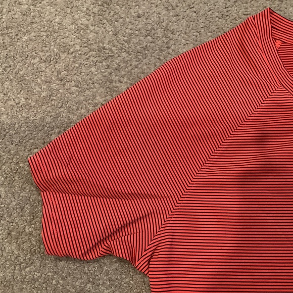 NWT Women’s Under Armour Striped Crew Neck Shirt Orange Black Size M - Picture 2 of 8